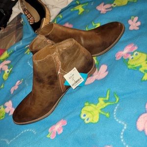 Dominique Nicole ankle boots size 10 medium